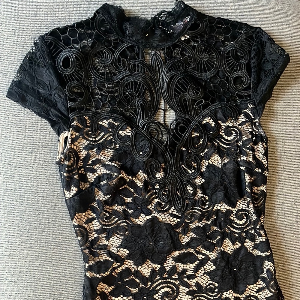 A'gaci elegant Laced Dress Cap Sleeve Mock Neck - Picture 3 of 5